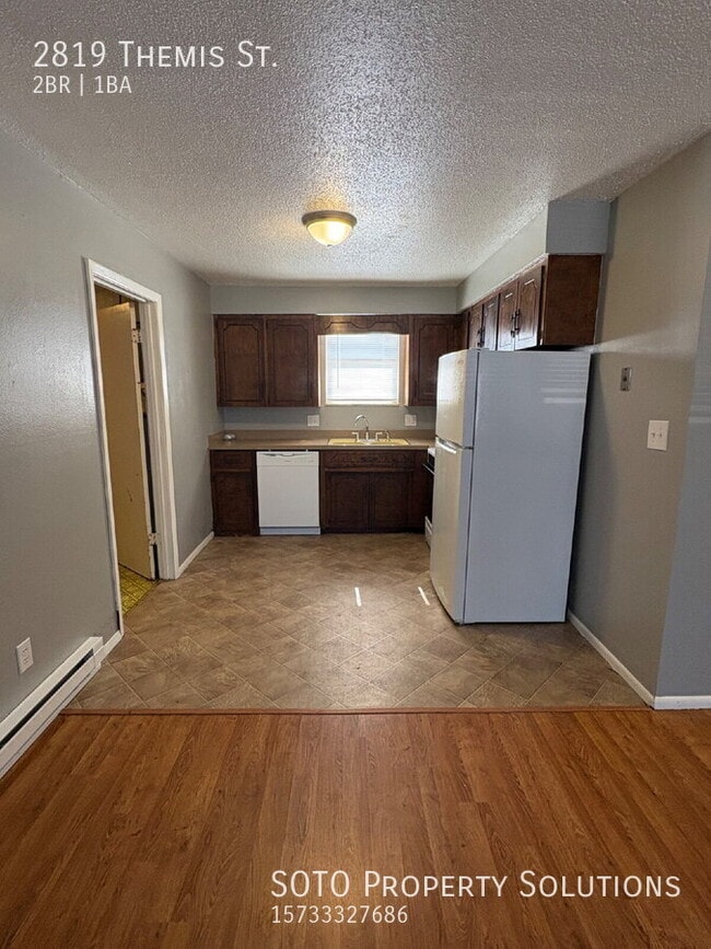 Photo - 2819 Themis St