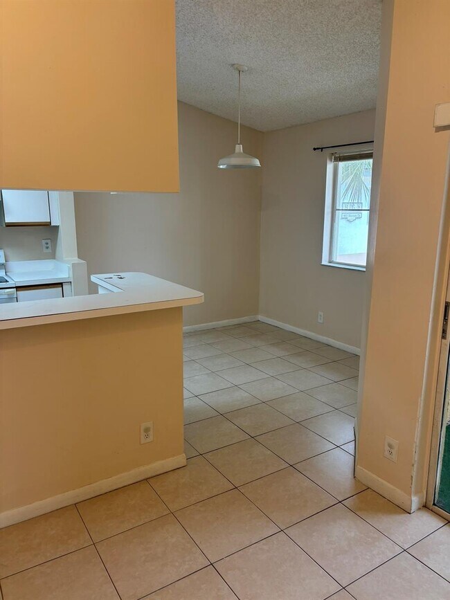 Photo - 9833 Westview Dr Unit 822