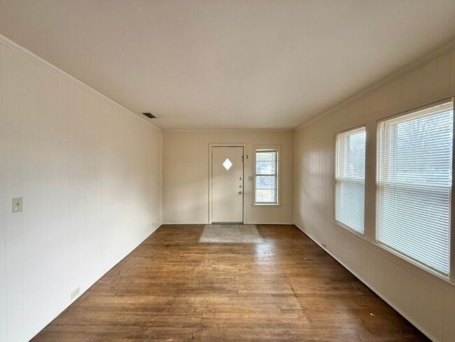 Photo - Tour Today! 2 Bedroom, 1 Bath Home