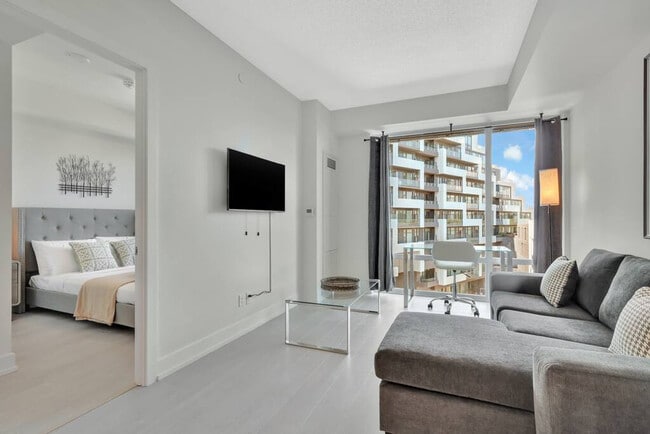 Building Photo - 28 Black Willoway