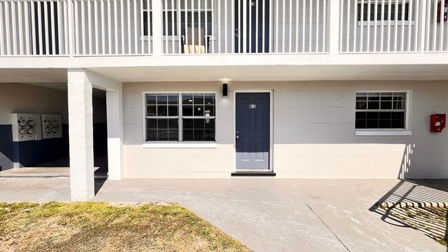 Photo - Fresh Paint, New Floors, 2/1 Available NOW