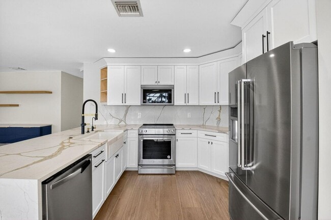 Building Photo - 7306 Spinnaker Bay Dr