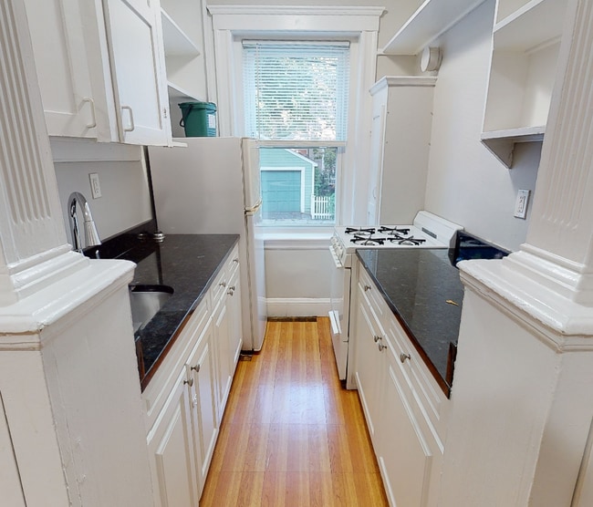 1 Gray St
