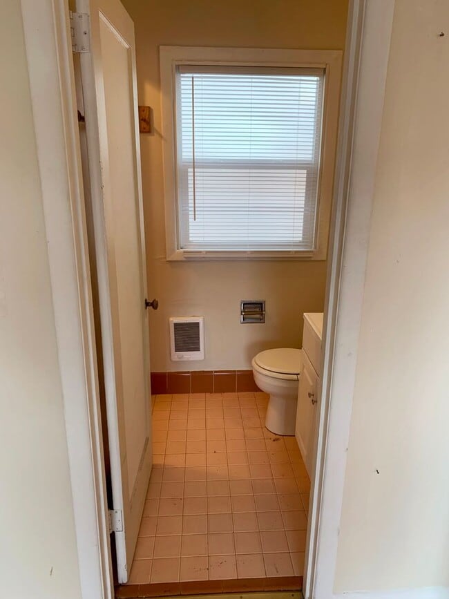 Photo - Bright One bedroom Woodlawn Apartment Unidad #11