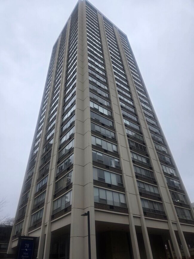 Building Photo - 70 W Burton Pl Unit 1608