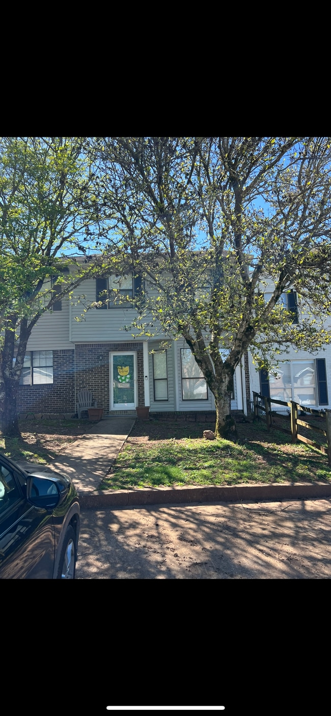 Building Photo - 5479 Nottinghill Dr