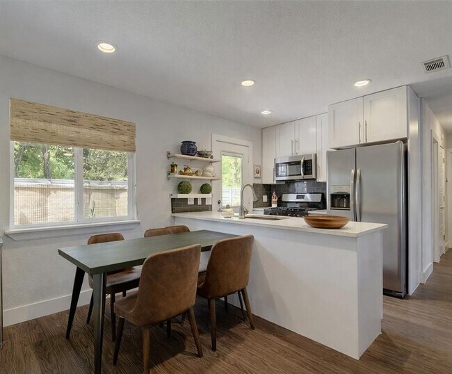 Photo - 1400 Southport Dr Unit B