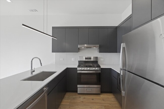 Photo - 4513 N Clark St