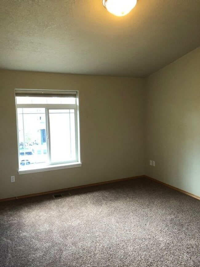 Photo - Completely renovated 3 Bed, 2.5 Bath Townhouse in McMinnville- Pets on Approval, Landscaping Incl...