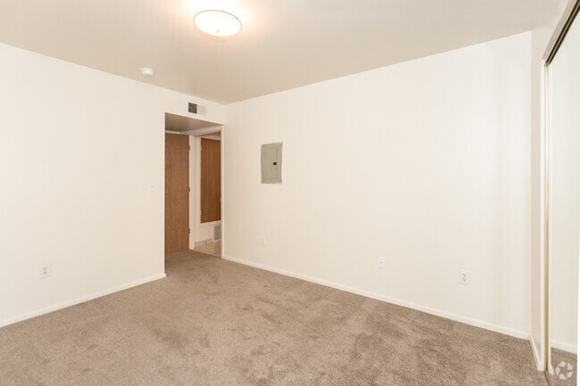 1BR 1BA