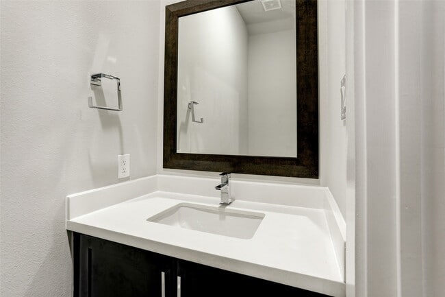 Photo - 1309 Laird St