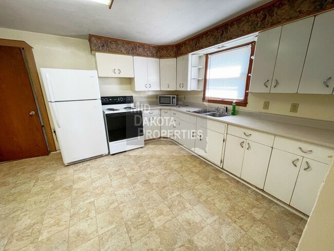 Photo - 914 E 2nd Ave