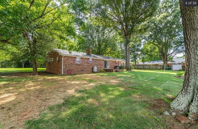 Photo - 825 Reynolds Rd