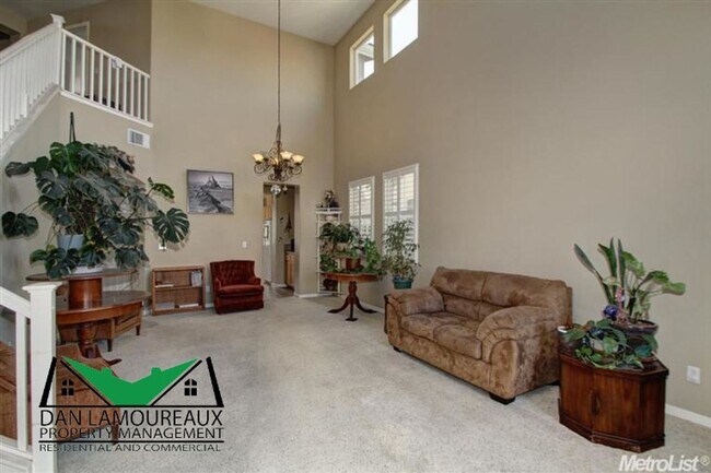 Photo - SIX Bedroom Beautiful Home in Sycamore Ranch
