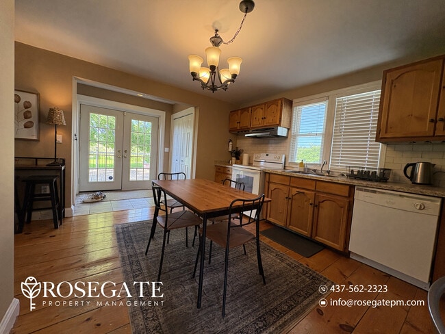 Photo - Spacious 4-Bedroom Detached Home with 15+ Parking Spaces – Niagara Falls