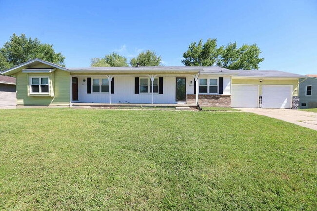 Building Photo - 2257 Countrywood Dr SE