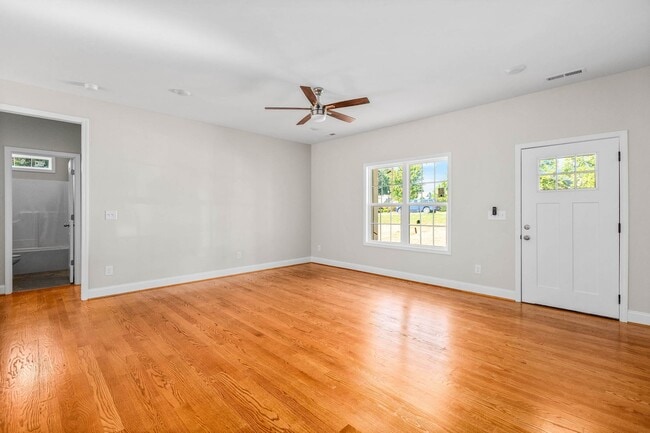 Photo - 2495 Griffith Rd