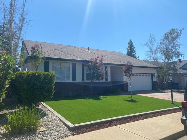 Photo - Beautiful Lakefront Home in the Vineyard! 55+ community