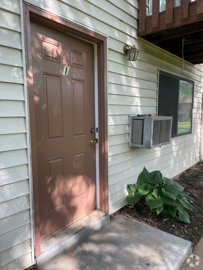 Building Photo - 1014 Danwood Ln Unit Pinetree Rental