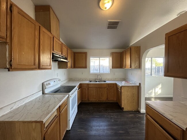 Photo - 324 W Martin Luther King Jr St