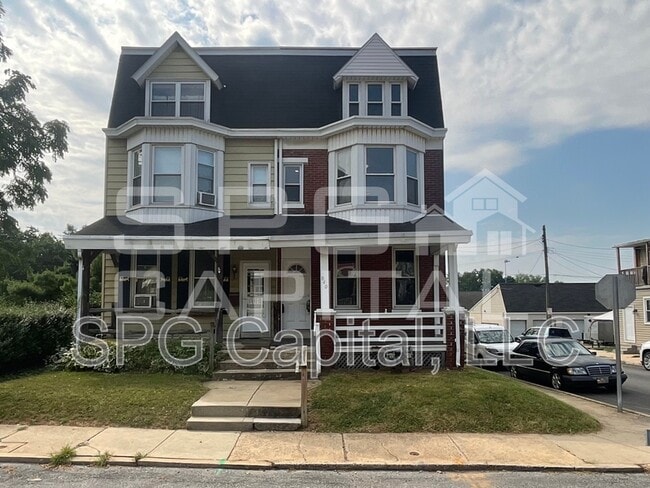 Building Photo - 840 W College Ave Rental