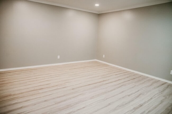 Photo - 106 Idlewood St
