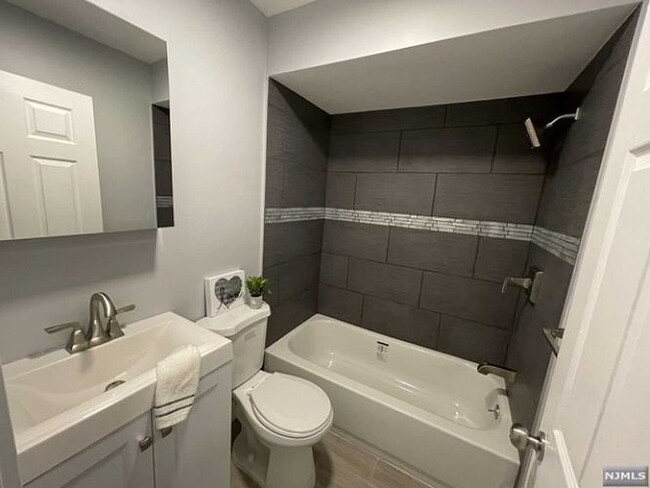 2R Bathroom-1 - 17 Northfield Ave Apartments Unit 2nd Floor Right