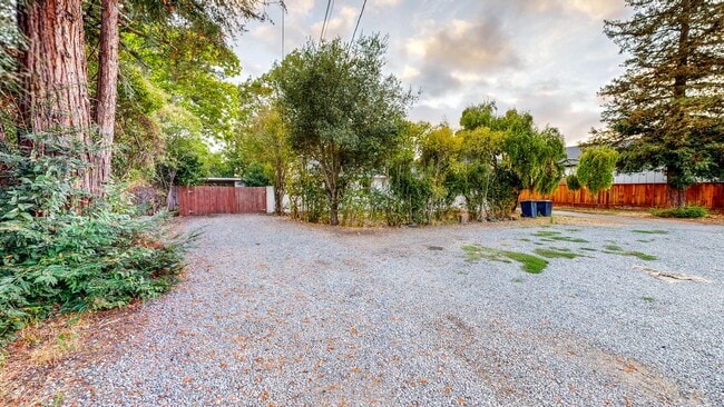 Photo - Bright & Clean Single Level FIVE bedroom i...