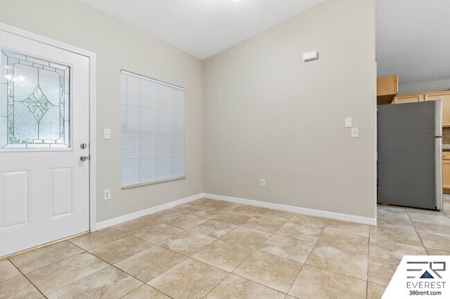 Photo - 730 Flora St