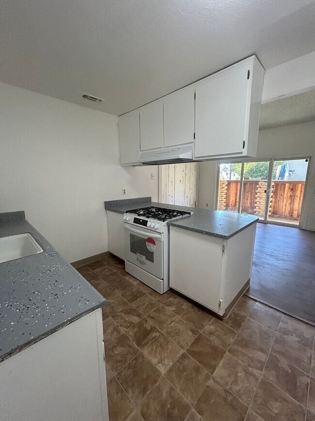 Photo - 4900 Summerwood Cir Unit 4900