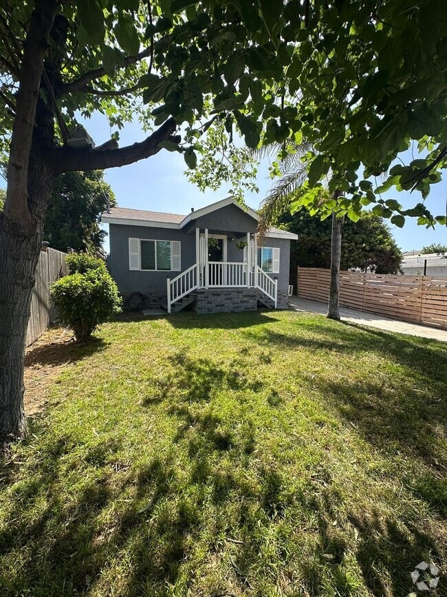 Building Photo - Inviting 3-Bedroom | 2-Bathroom Home in Na...