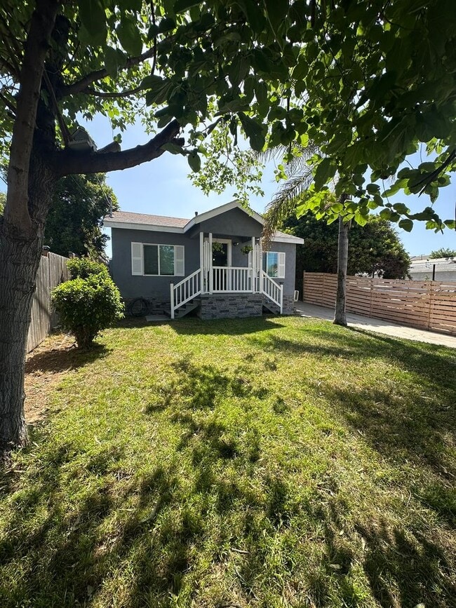 Inviting 3-Bedroom | 2-Bathroom Home in Na... - Inviting 3-Bedroom | 2-Bathroom Home in Na...