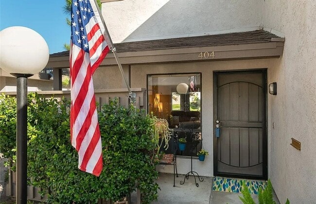 Photo - 3 Bedroom Townhome: Prime Location with Pool, Clubhouse and More!
