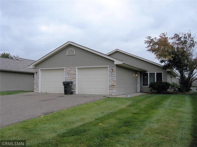 Photo - 626 W 8th St