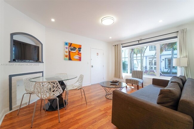 Building Photo - 1536 Jefferson Ave Unit 3