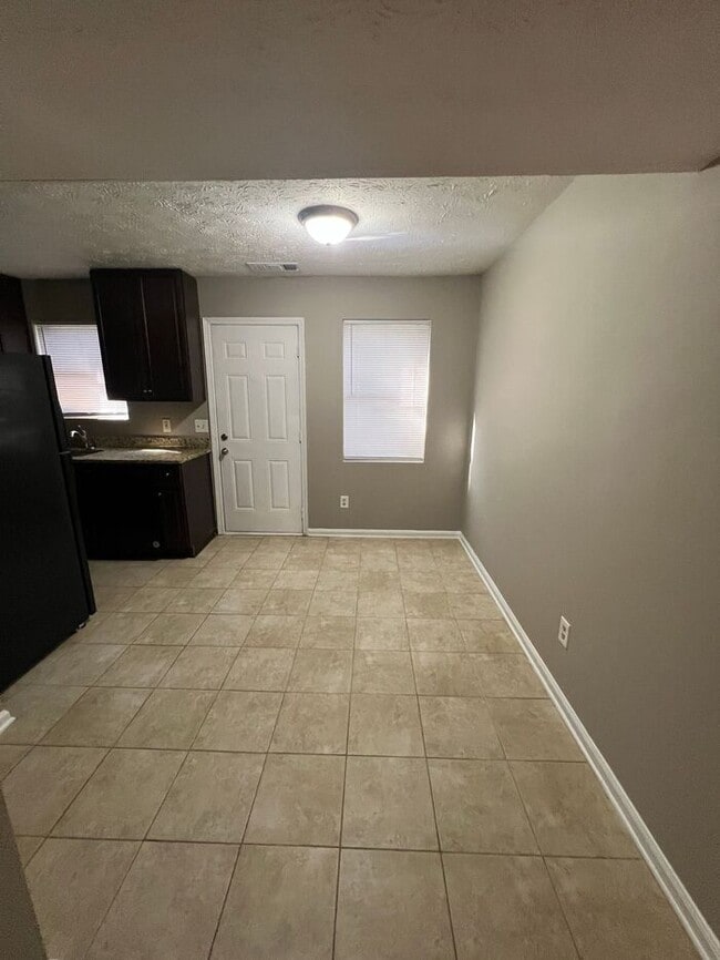 Photo - READY NOW!!! Corner Unit! 2 Bedroom 1.5 to...