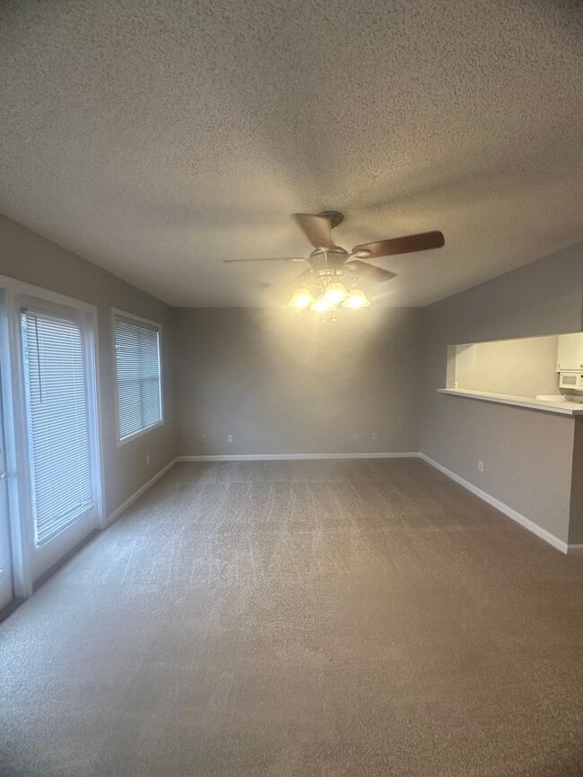 Photo - Foxhill Commons!!  NEW CARPET..1/2 OFF 1M RENT WITH 18M LEASE