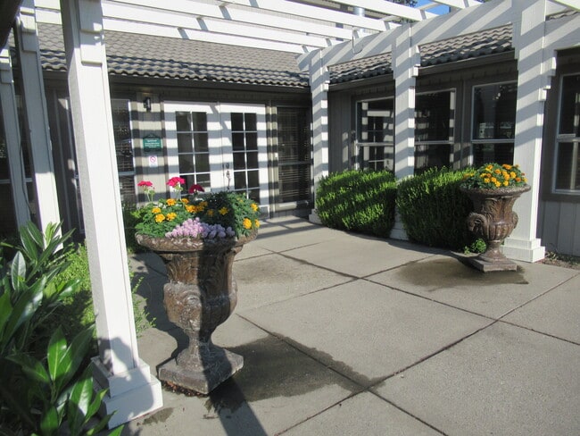 Oakwood Club Apartments