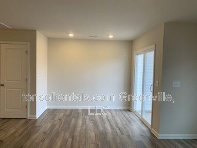 Photo - 413 Mopar Ln