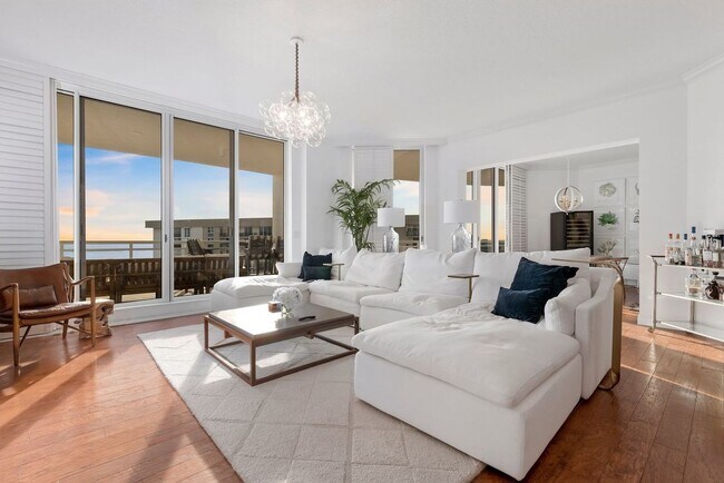 Building Photo - Ultimate Furnished Luxury Rental at the Be...