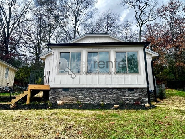 Photo - 3571 Crompton St