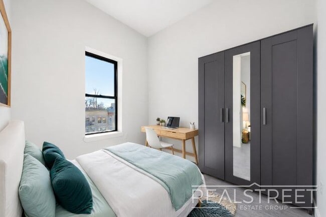 Photo - New Modern 2 Bed w Full Amenities + Dishwasher/Laundry/Garden Unidad 2A