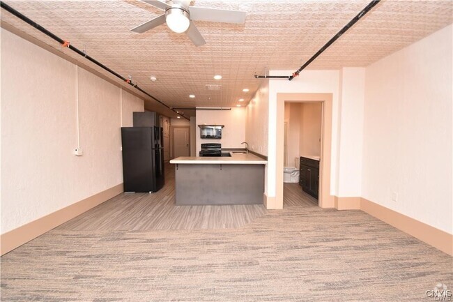 Building Photo - 152 Court St Rental