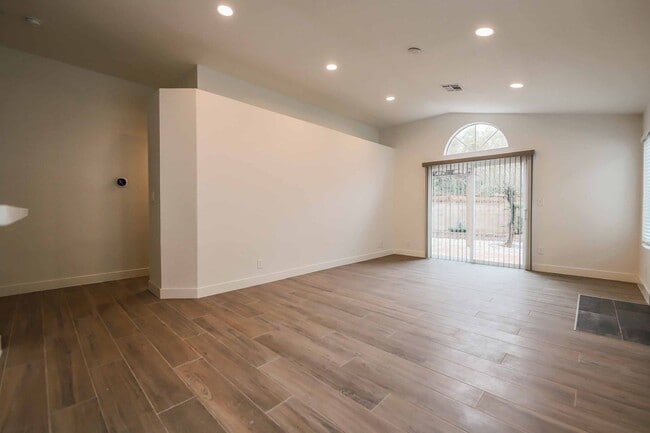 Building Photo - Gorgeous Fully Remodeled 3 Bedroom Home!