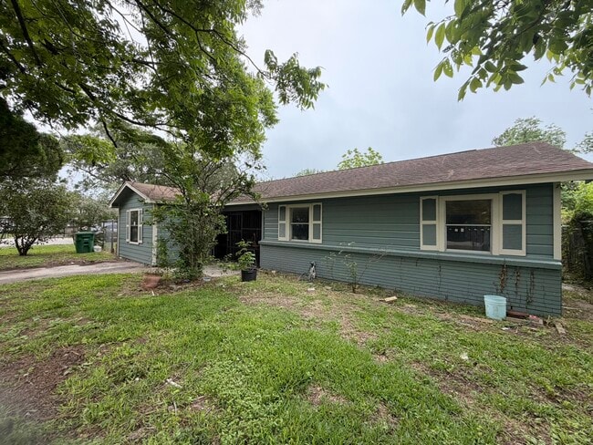 Photo - 222 E John Alber Rd