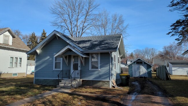 Building Photo - Cute 1 bed 1 bath house with large deck available now