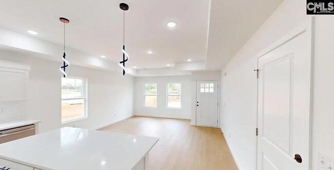 Photo - 382 Davis Rd