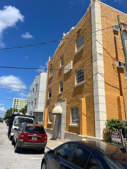 Building Photo - 1043 NW 2nd St Unit 6 Rental