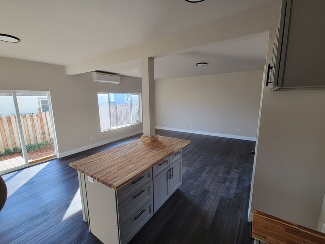 Photo - Modern 3 bedroom townhouse
