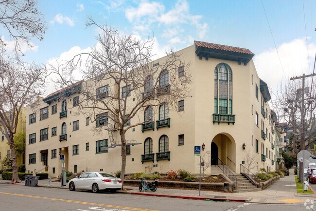 Building Photo - Garden Court